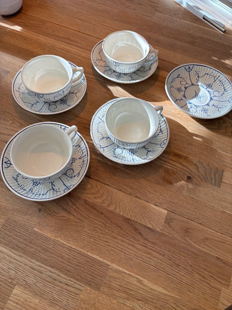 Kop en schotel 4x Royal Boch, Huis en Inrichting, Ophalen, Zo goed als nieuw, Overige stijlen, Kop(pen) en/of Schotel(s)