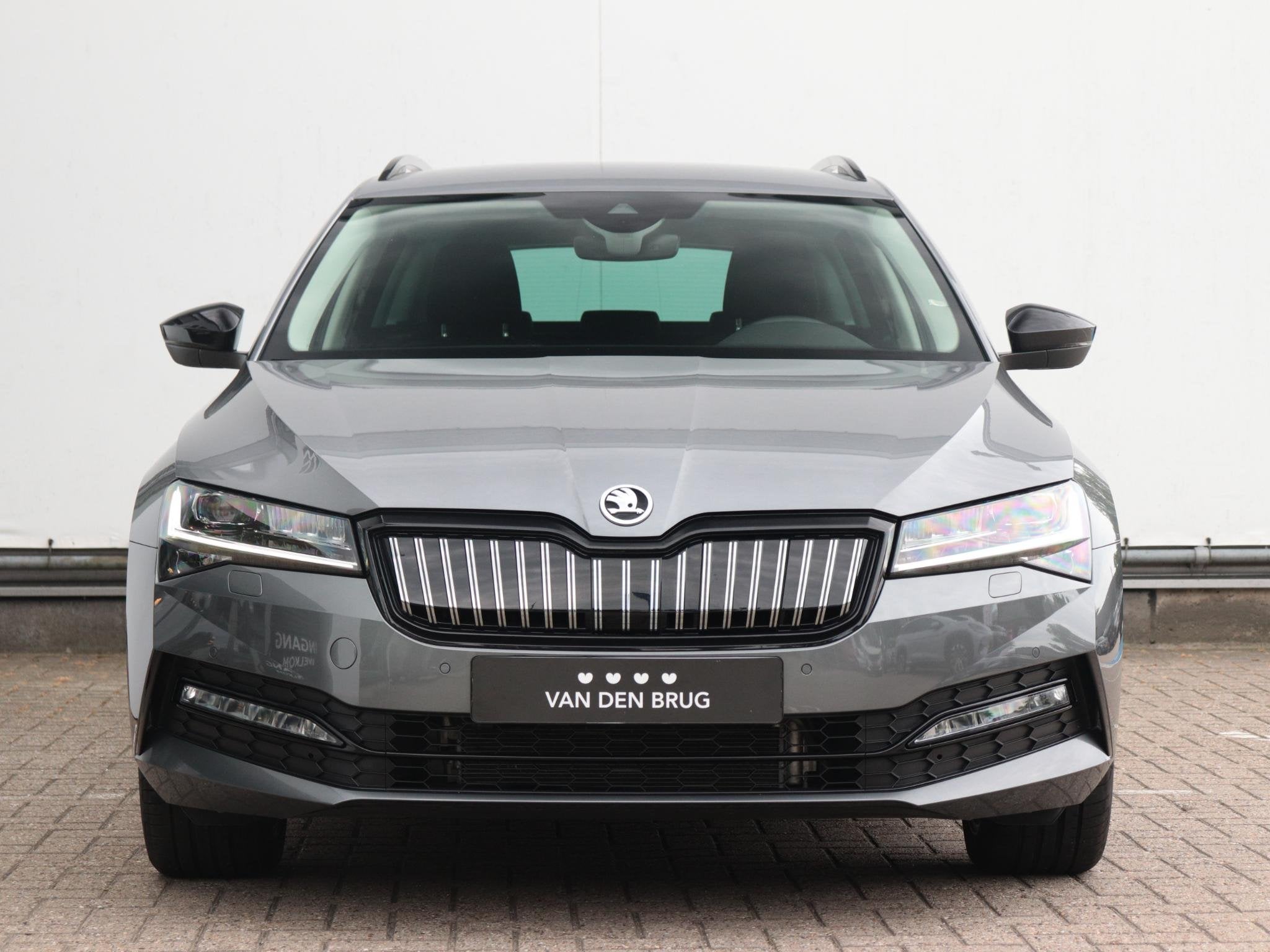 Skoda Superb Combi 1.4 TSI iV Business Edition Plus | Elektr, Auto's, Stof, Gebruikt, 4 cilinders, Automatische klimaatregeling