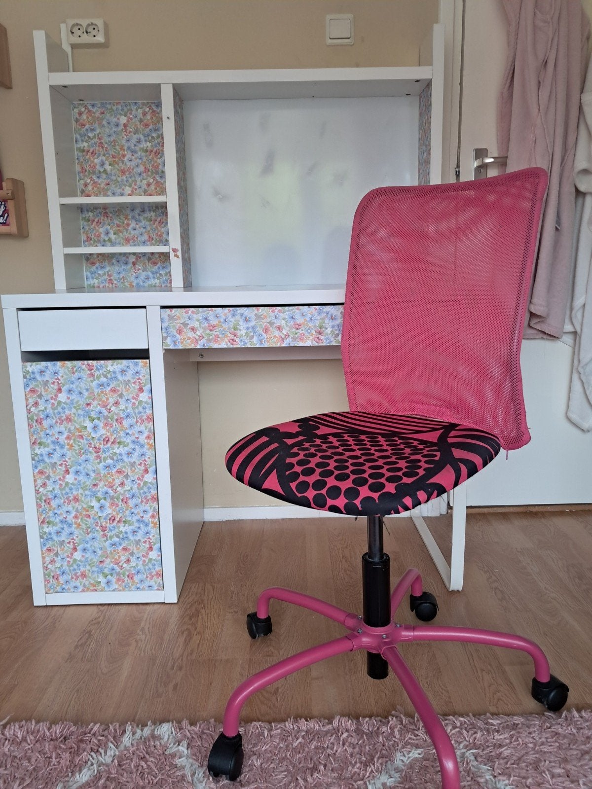 Bureau met bureaustoel, Ophalen of Verzenden, Gebruikt, Roze, Bureaustoel