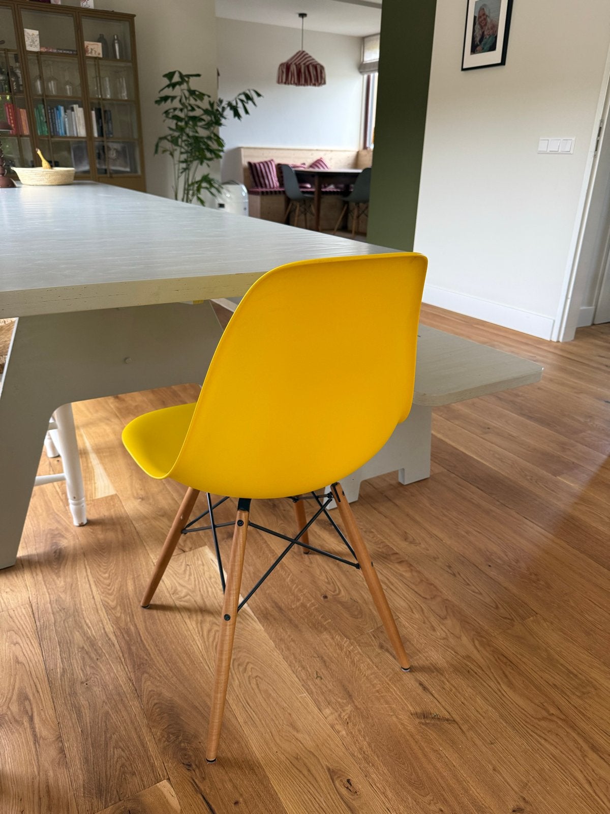 Vitra Eames DSW Stoel - Geel, Huis en Inrichting, Stoelen, Ophalen, Overige kleuren, Zo goed als nieuw, Eén