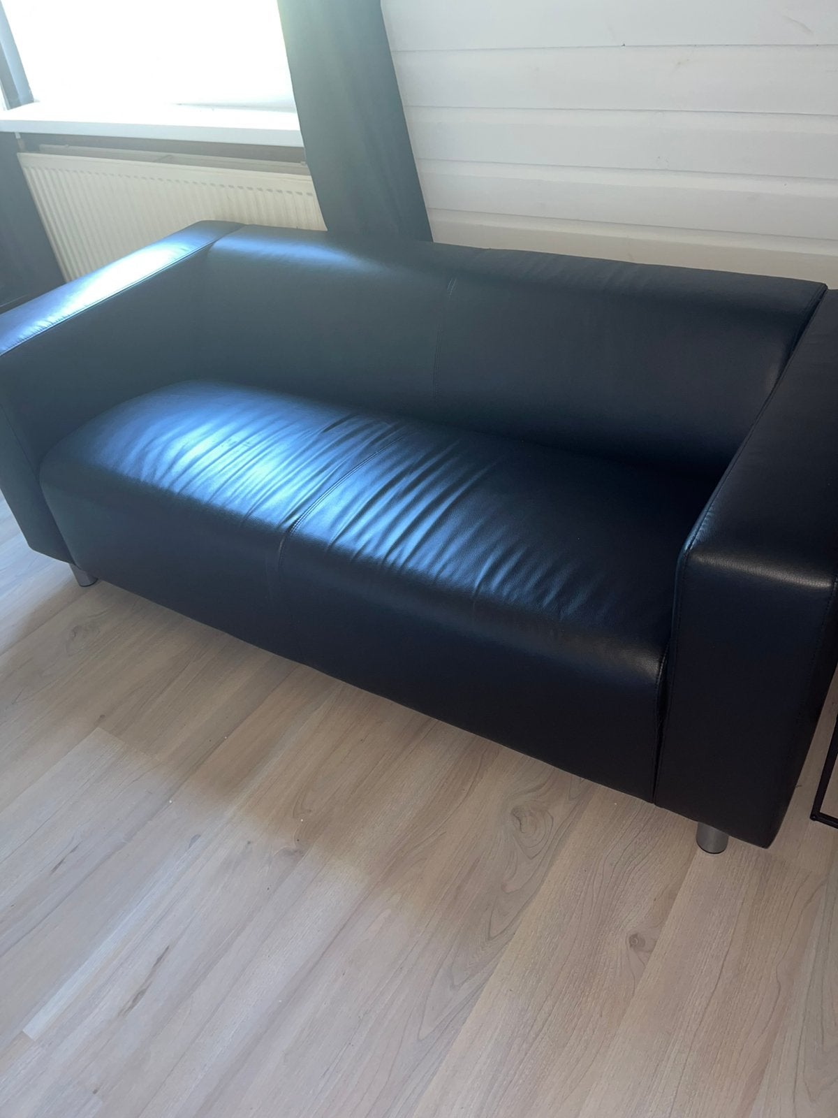 Leren zwarte bank, Huis en Inrichting, Banken | Sofa's en Chaises Longues, Ophalen, Zo goed als nieuw, 75 tot 100 cm, Tweepersoons