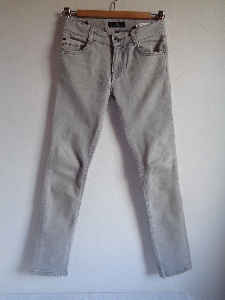 Jeans  in nieuwstaat  146, Ophalen of Verzenden, Zo goed als nieuw, Jongen, Broek