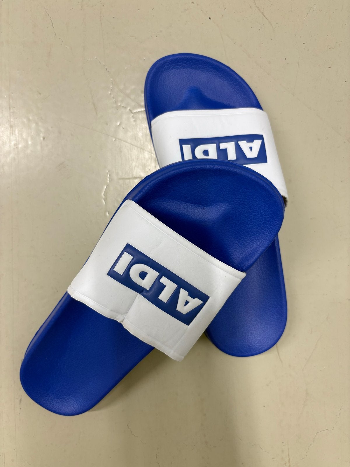 Aldi Slippers - Blauw en Wit, Slippers, Blauw, Ophalen of Verzenden, Zo goed als nieuw