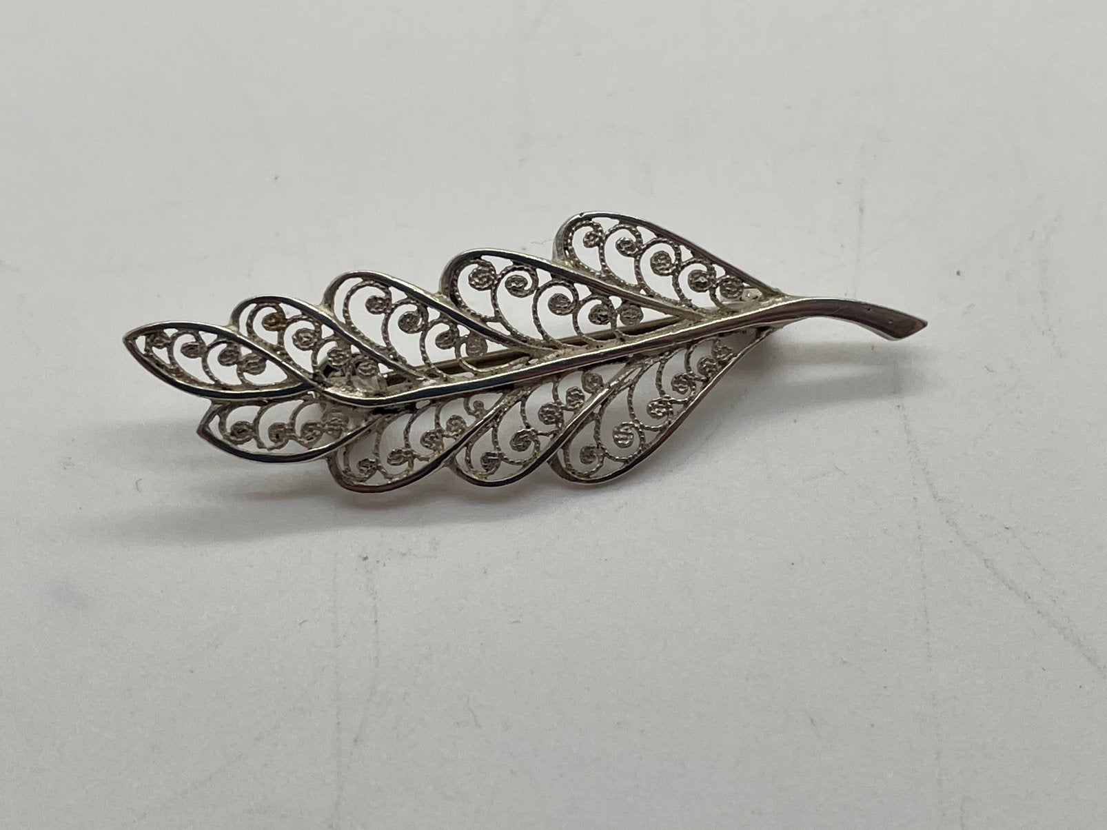 E374 Prachtige zilveren broche filigrain, Sieraden, Tassen en Uiterlijk, Antieke sieraden, Ophalen of Verzenden, Zilver, Broche