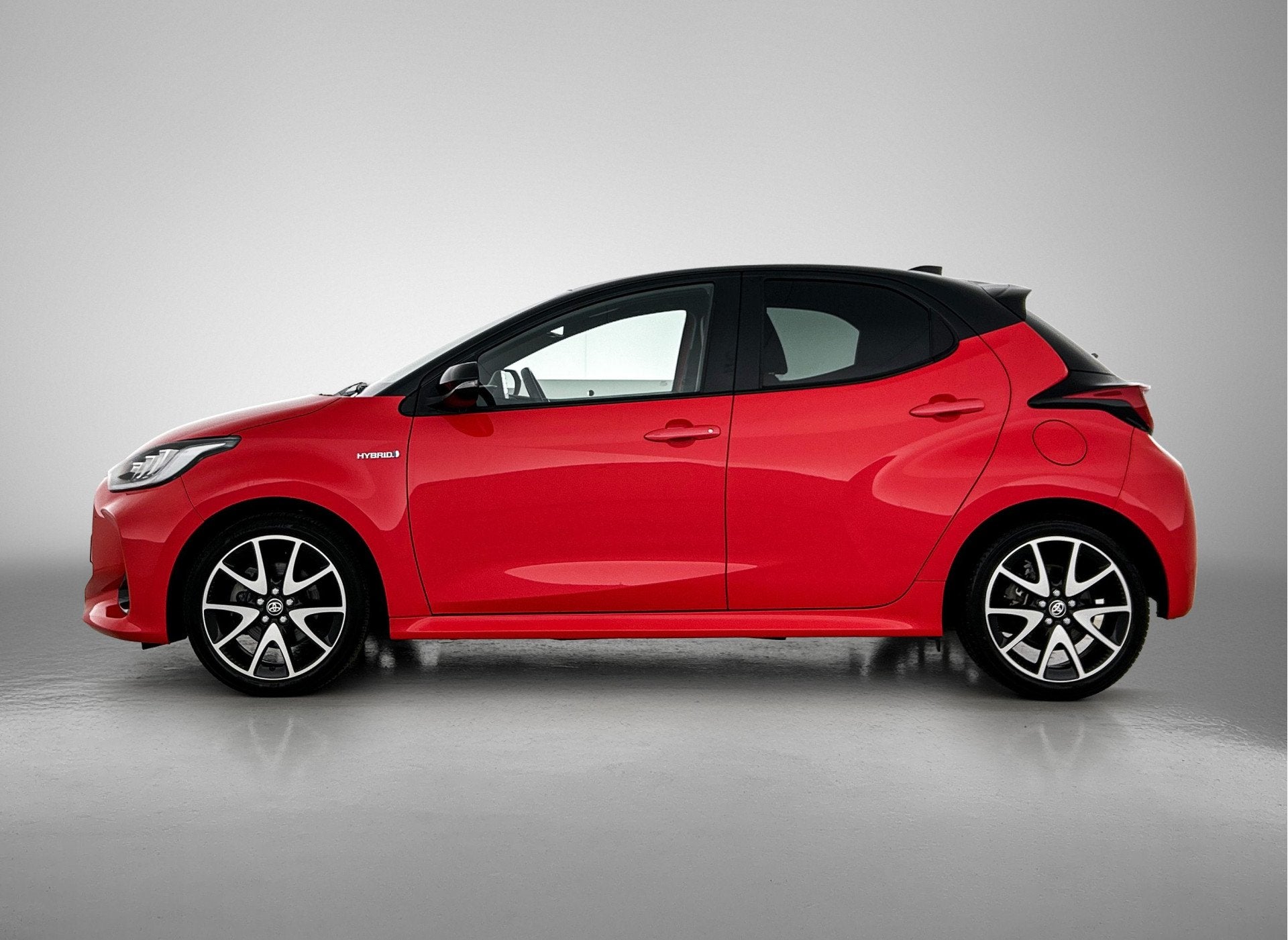 Toyota Yaris 1.5 Hybrid Launch Edition | Lederen bekleding |, Auto's, 12 maanden, 450 kg, Gebruikt, Bedrijf
