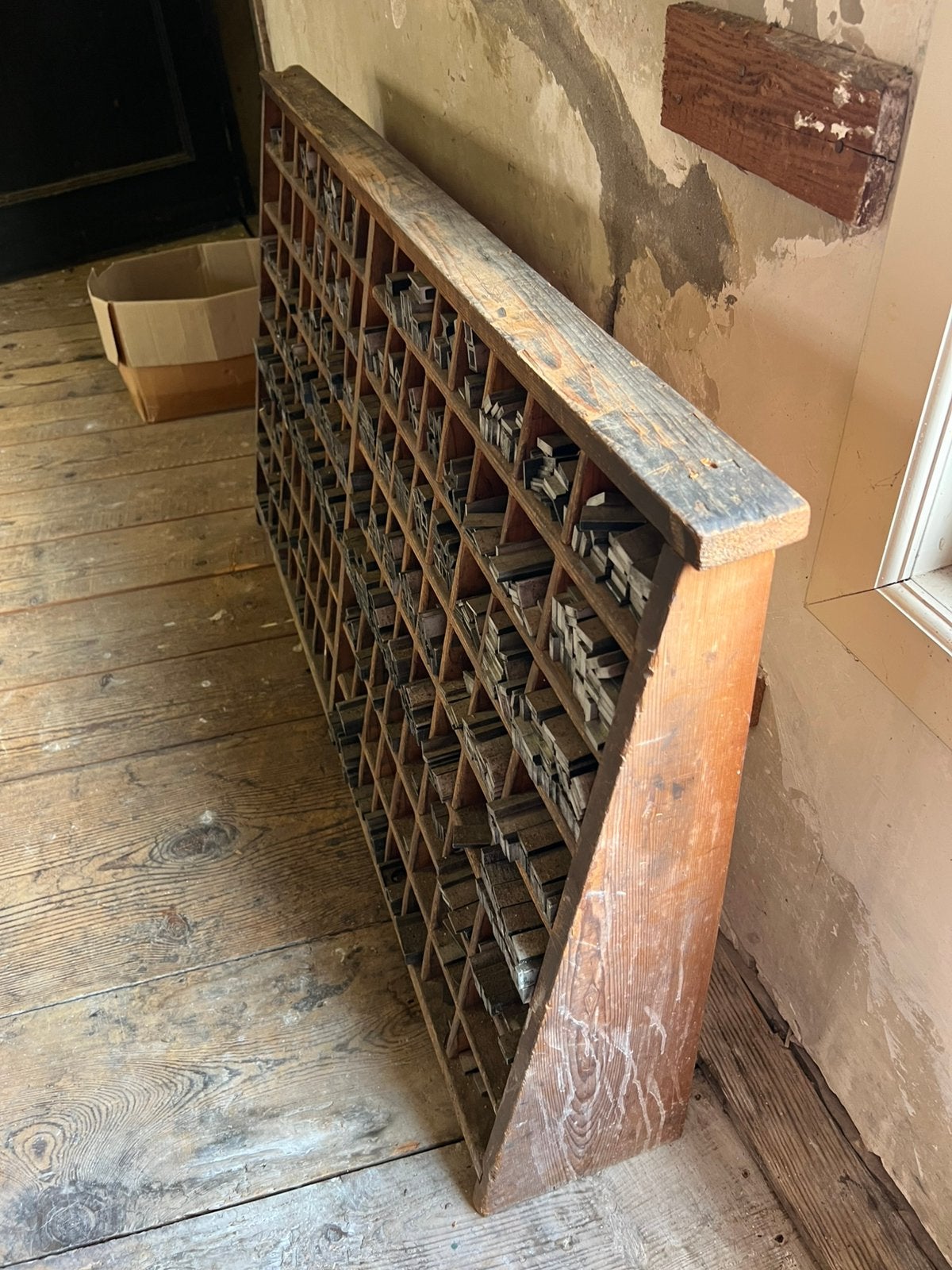 ZELDZAAM - 128 Vakjes Antieke Houten VAKKENKAST VAKJESKAST, Ophalen