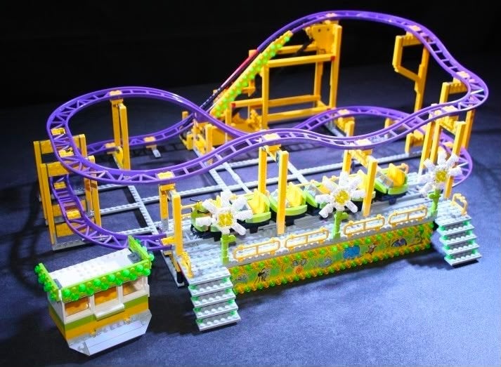 Lego Achtbaan met gemotoriseerde lift.3 pakwagens+instructie, Kinderen en Baby's, Speelgoed | Duplo en Lego, Ophalen, Zo goed als nieuw