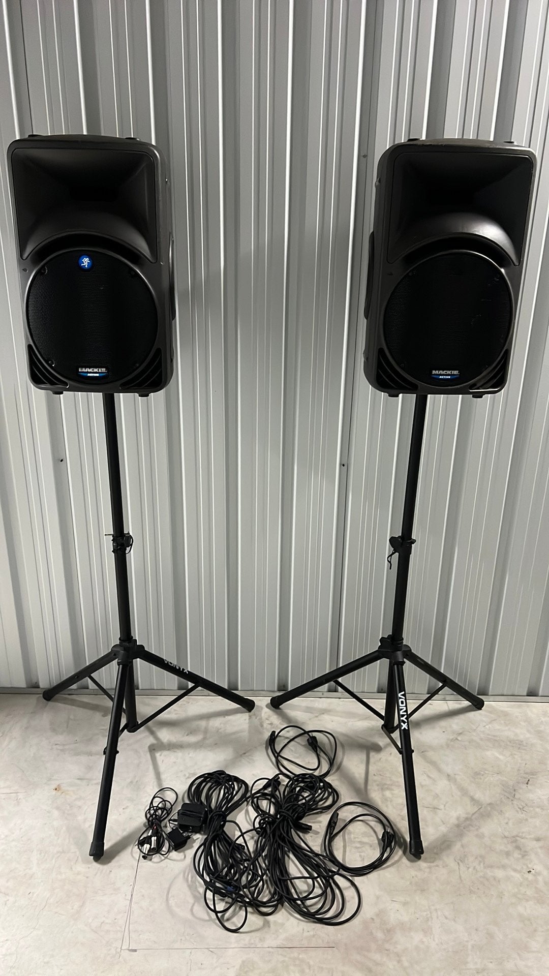 Nette Speaker Set Mackie SRM 450 Statieven Kabels Bluetooth, Ophalen, Zo goed als nieuw, 500 tot 1000 watt