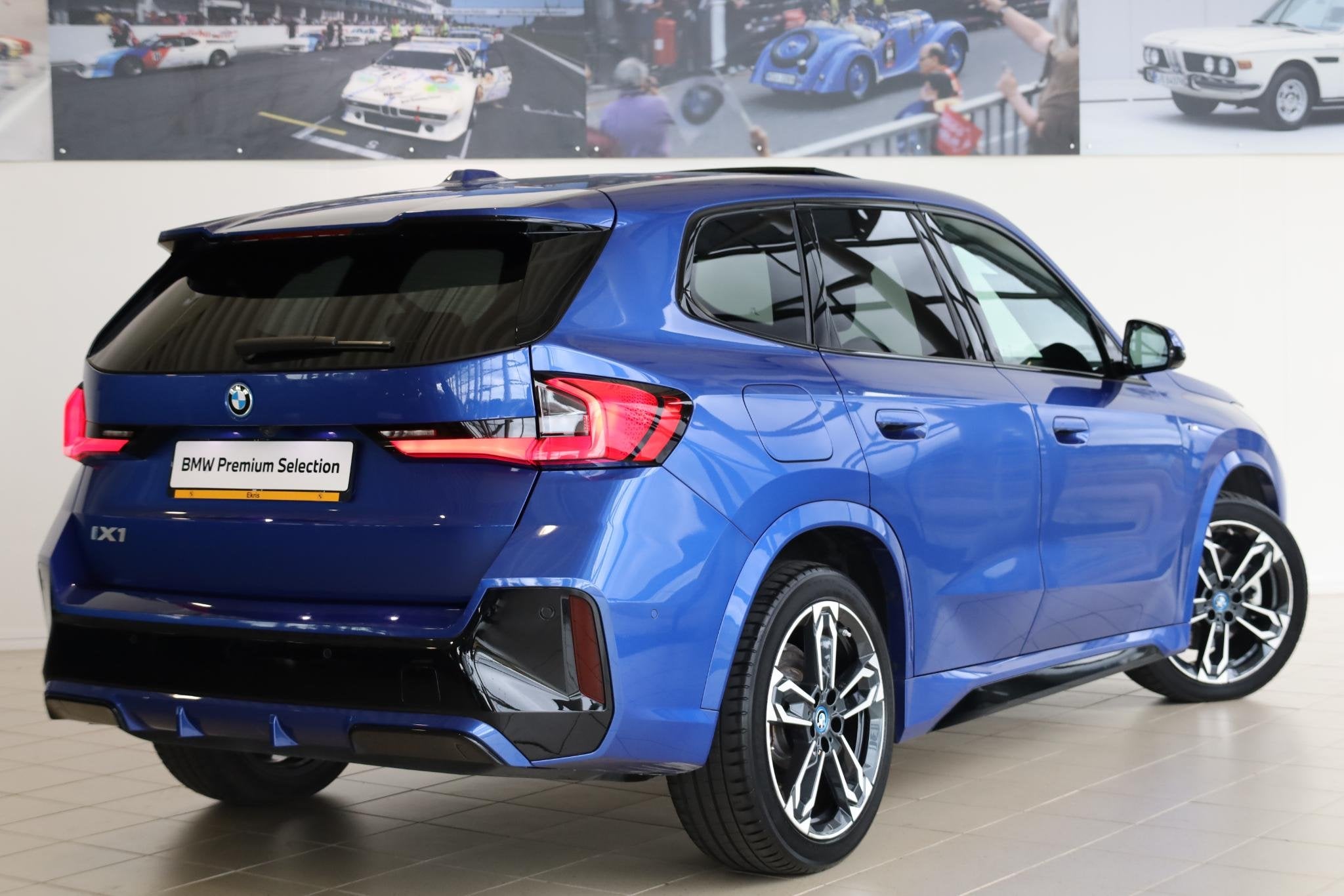 BMW iX1 xDrive30 | M Sportpakket | Stoelverwarming | SOH 99,, Auto's, Automaat, Stof, Gebruikt, Met garantie (alle)