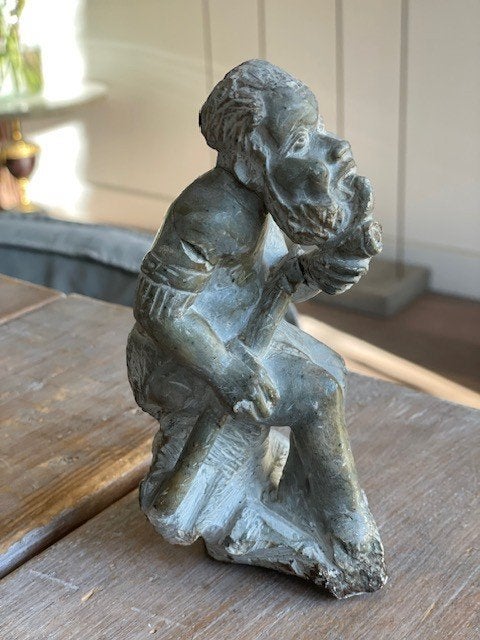 Oud grijs stenen beeldje uit Malawi / Afrika. Chamba roker., Ophalen, Steen/keramiek, Afrika, Gesigneerd