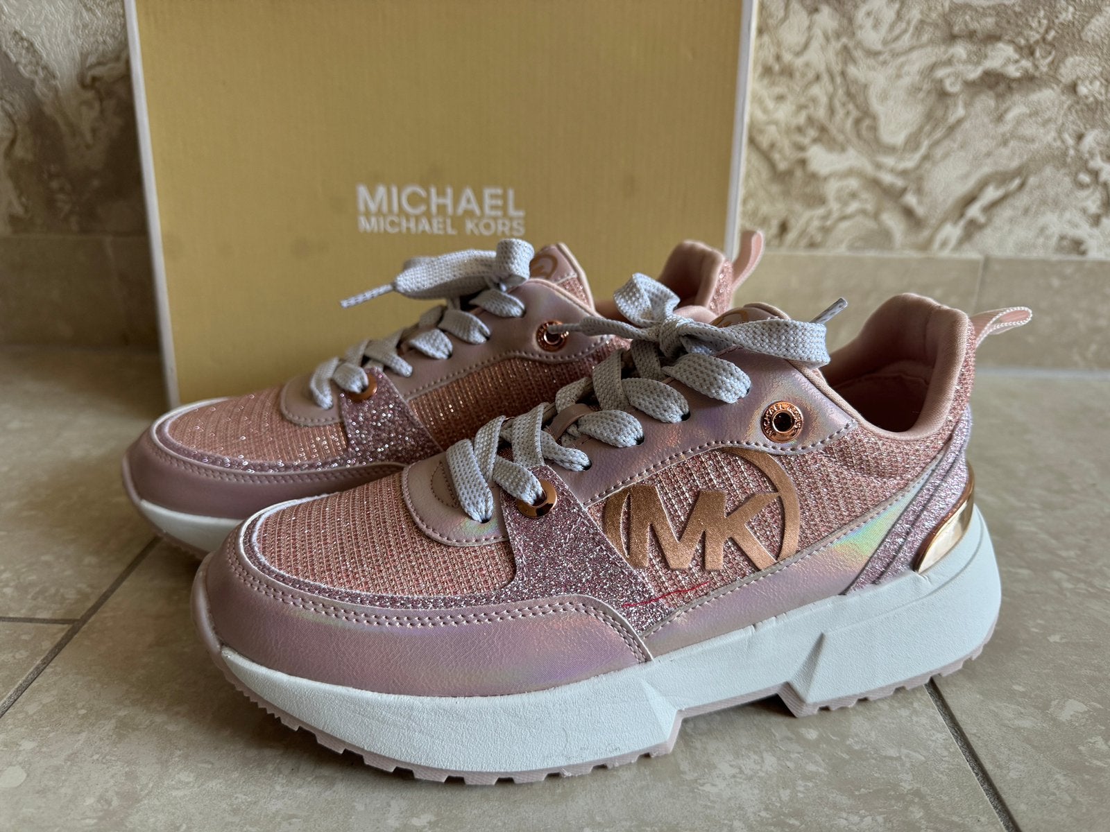 Michael Kors Cosmo Sport Sneakers Roze Maat 36, Kleding | Dames, Ophalen of Verzenden, Nieuw, Roze, Sneakers of Gympen
