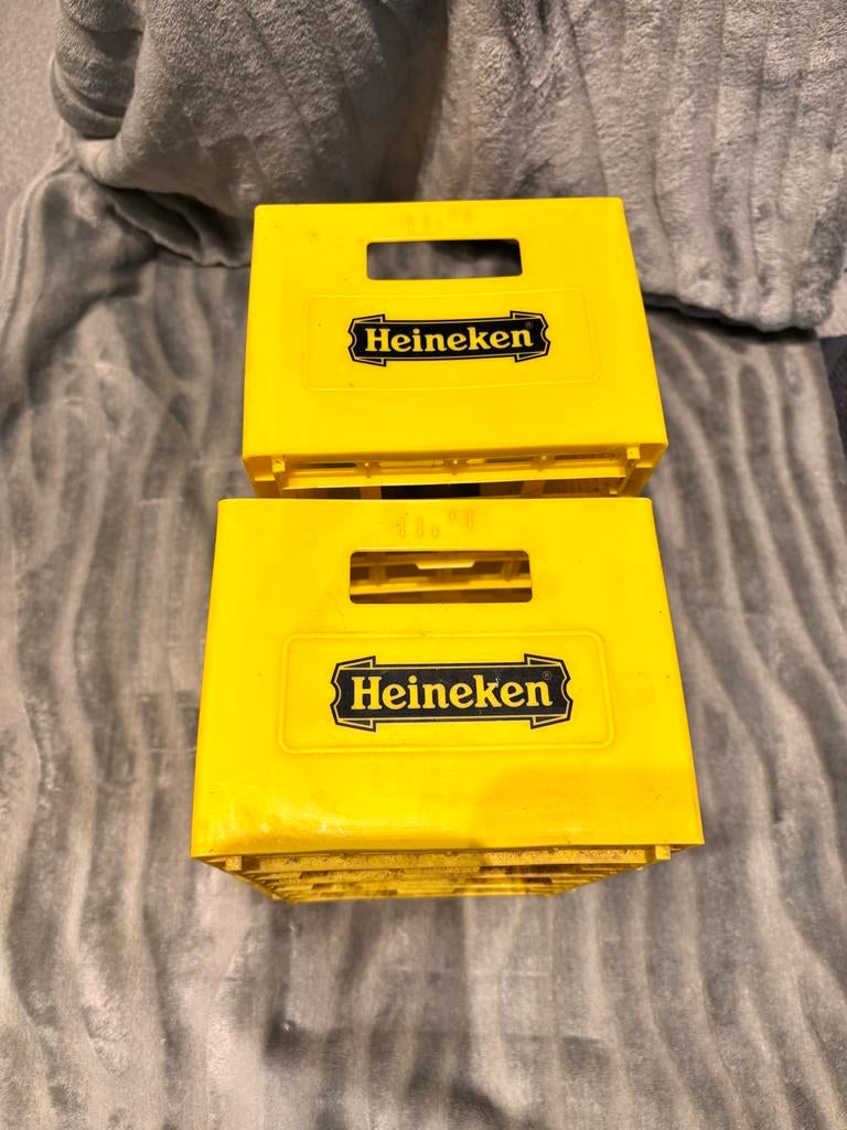 2x Heineken bierkratten - Geel, kunststof, Verzamelen, Ophalen of Verzenden, Gebruikt, Overige typen, Heineken