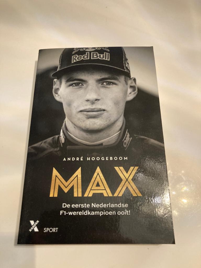 Max Verstappen boek De eerste nederlandse f1-wereldkampioen, Ophalen of Verzenden, Zo goed als nieuw, Formule 1