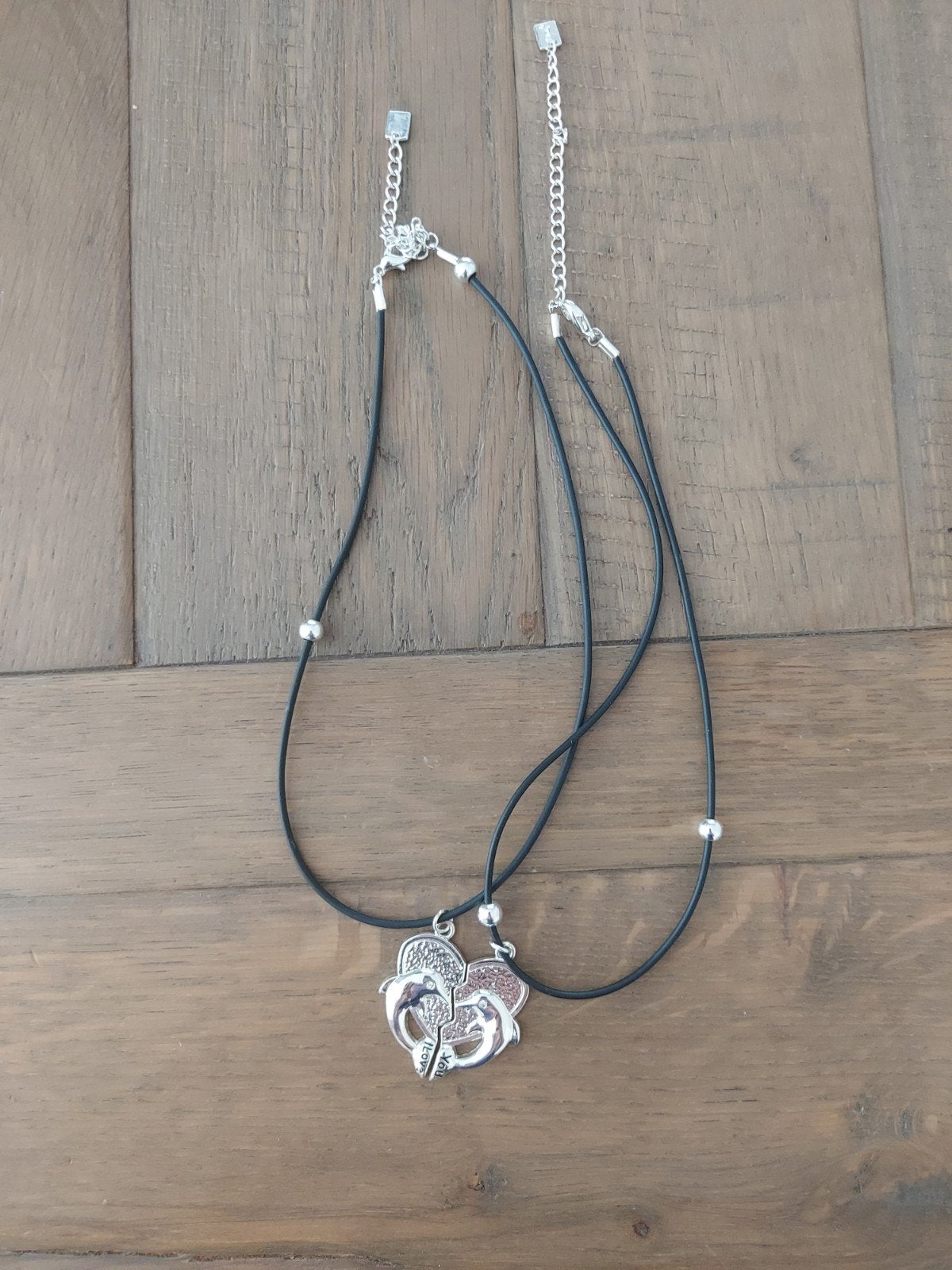 Zilverkleurige dolfijnen ketting met leren koord vriendschap, Met hanger, Overige materialen, Nieuw, Ophalen of Verzenden
