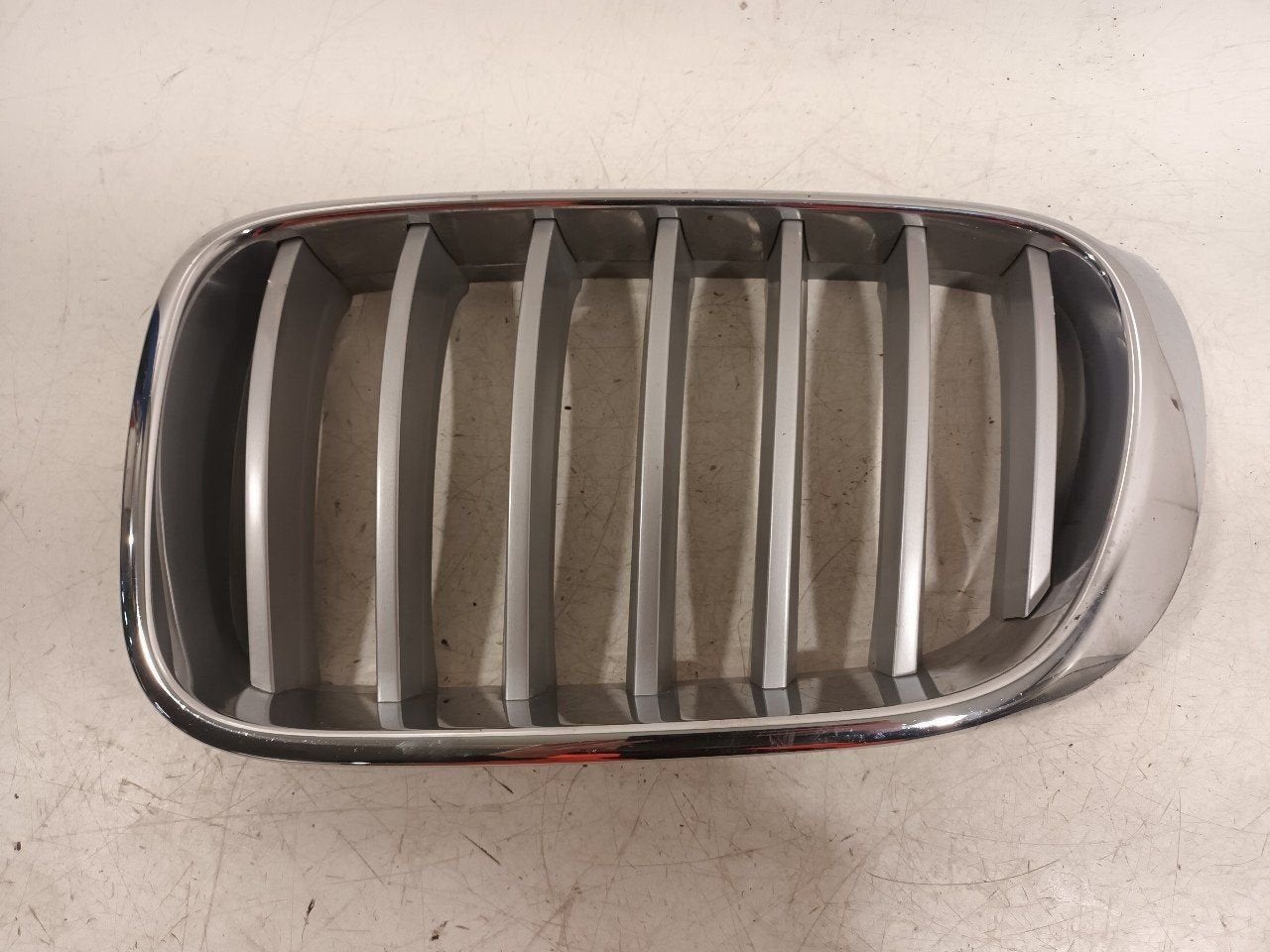 Grillerooster links BMW X3, Onderdelen@venauto.nl, Van der Ven Autorecycling B.V., Gebruikt, Ettenseweg 76, 4706 PB Roosendaal, The Netherlands