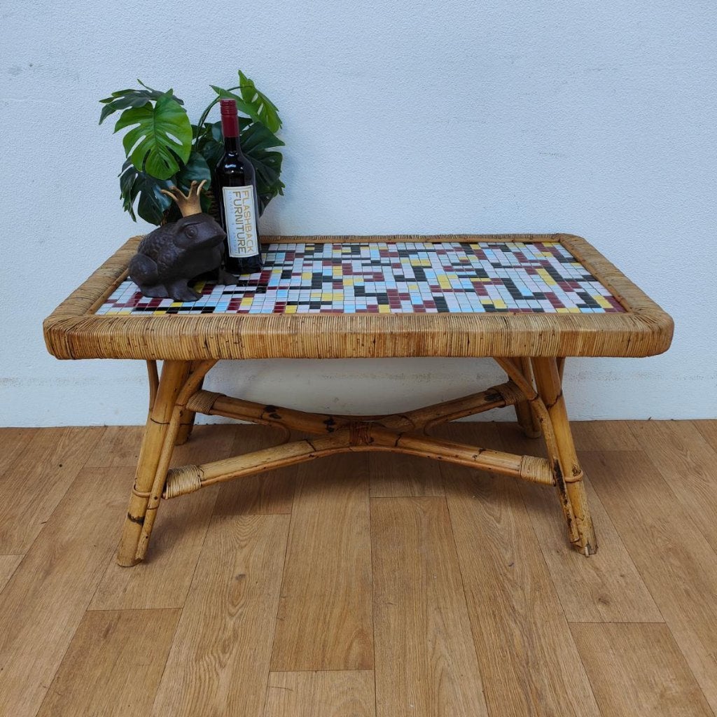 Vintage Rotan Salontafel met Mozaïek Blad. Tegeltafel 616, Valkenswaard, Gebruikt, 50 tot 100 cm, Info@flashbackfurniture.nl