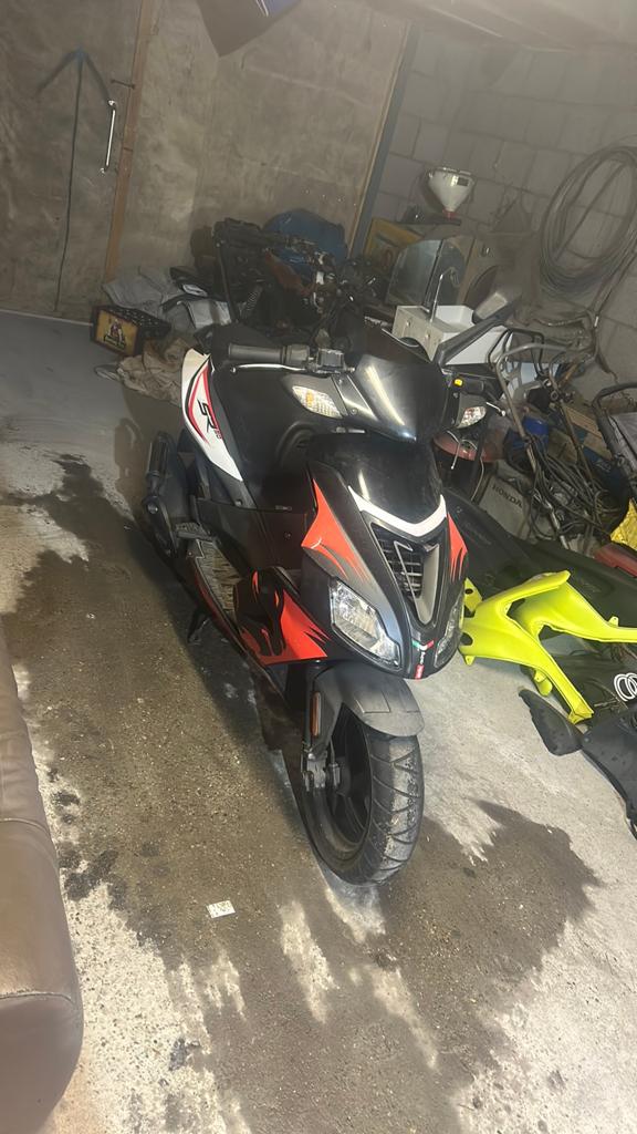 Aprilia sr50, Fietsen en Brommers, Scooters | Aprilia, Ophalen, Gebruikt, Benzine, Overige modellen