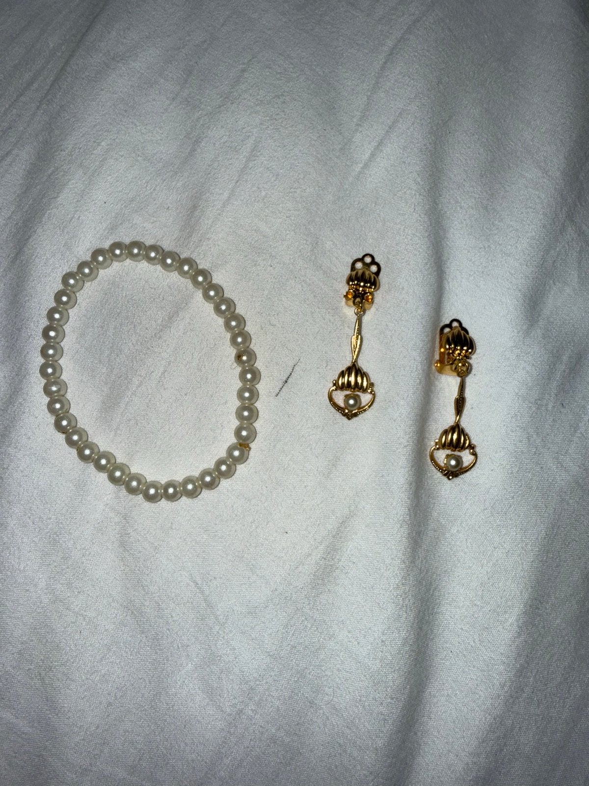 Elegante Parel Armband en Gouden Oorbellen Set, Hangers, Verzenden, Zo goed als nieuw, Met edelsteen