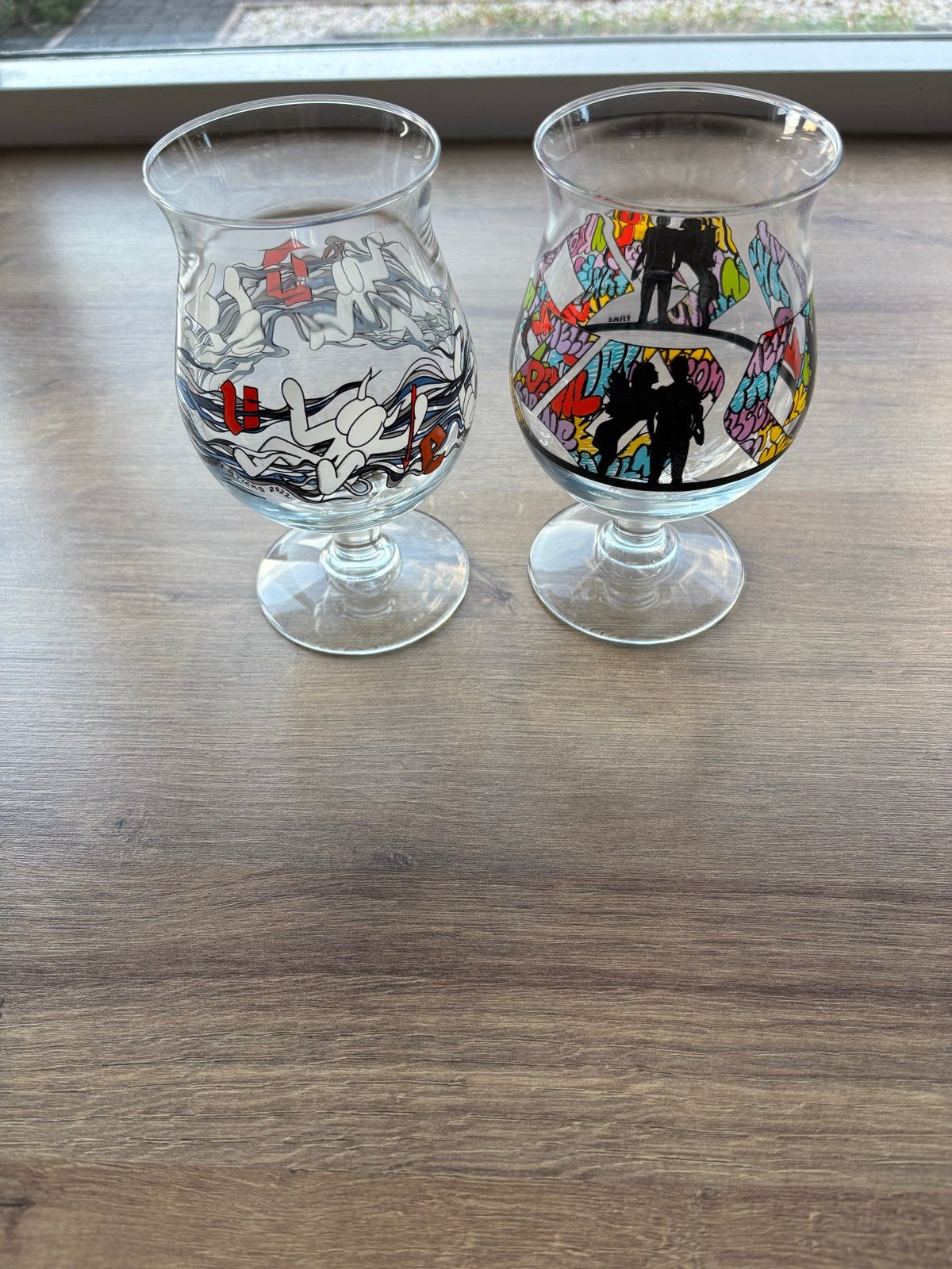Set van 2 unieke duvel bierglazen met kleurrijke prints, Ophalen of Verzenden