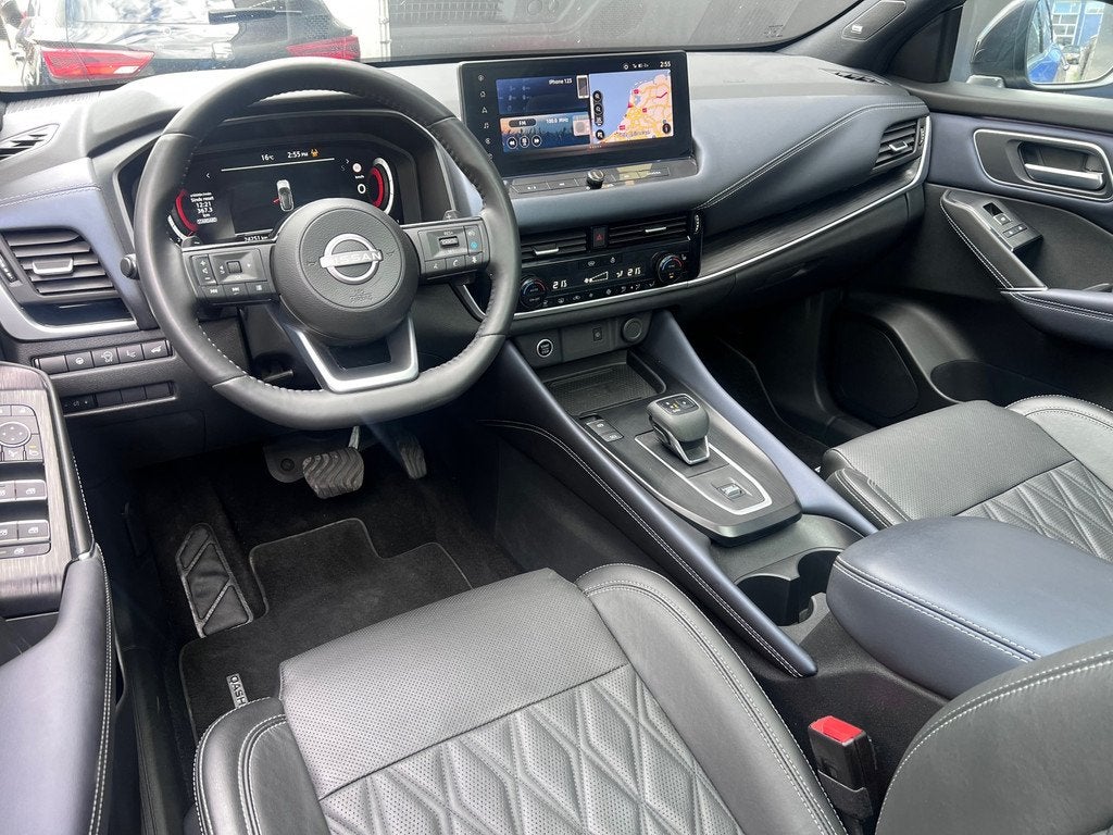Nissan Qashqai 1.3 MHEV Tekna Plus Pano H&U Stoelmassage Car, Gebruikt, Zwart, 4 cilinders, Blauw