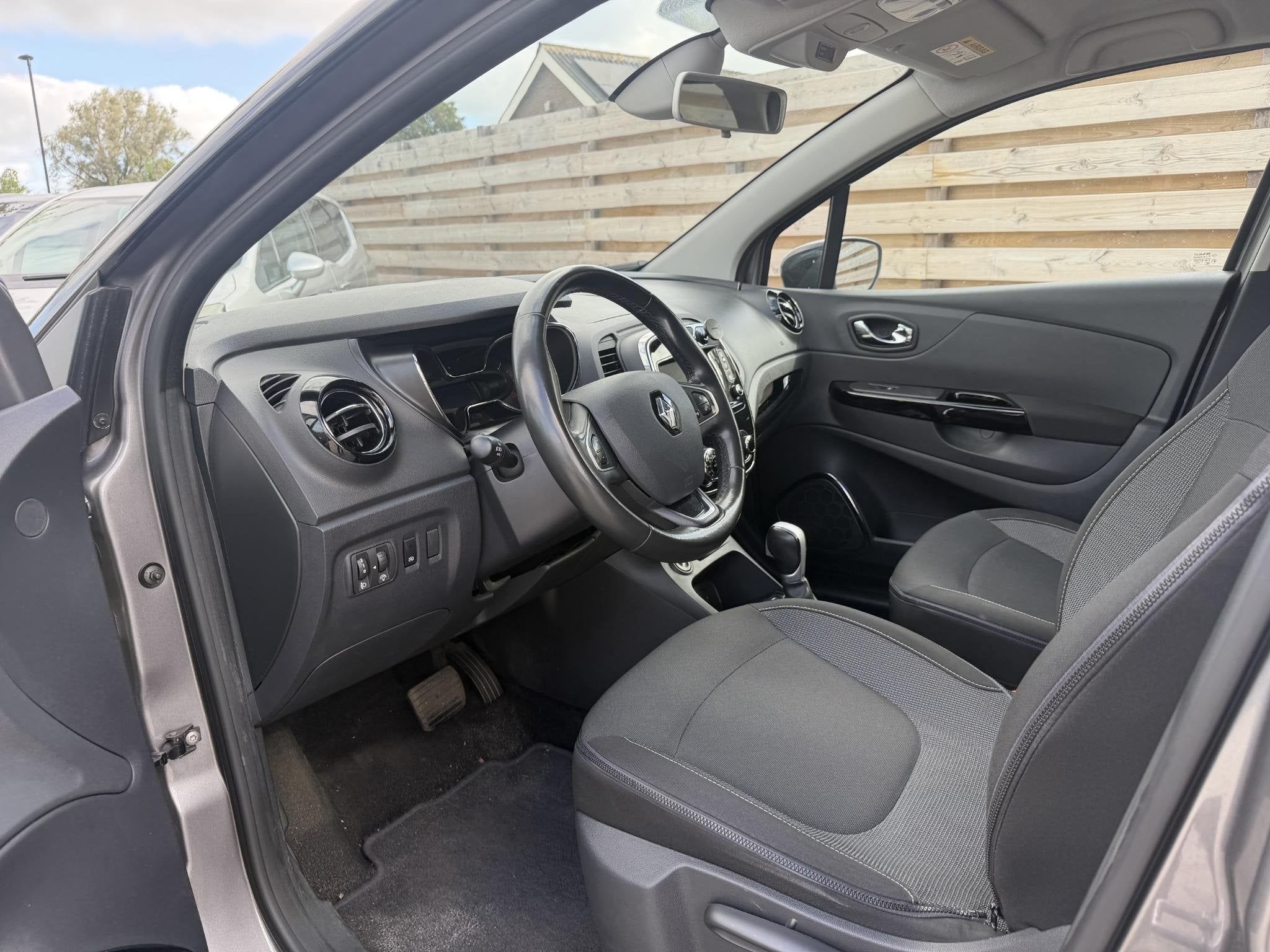Renault Captur 1.2 TCe Dynamique Automaat l nieuwe motor, Auto's, Stof, Euro 6, 4 cilinders, Automatische klimaatregeling