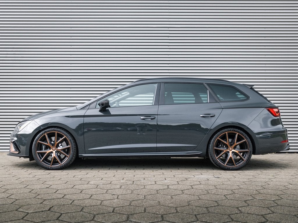 SEAT Leon ST 2.0 TSI CUPRA R 4DRIVE BLACKNESS GREY CARBON, Auto's, Seat, Automaat, Gebruikt, Zwart, 4 cilinders