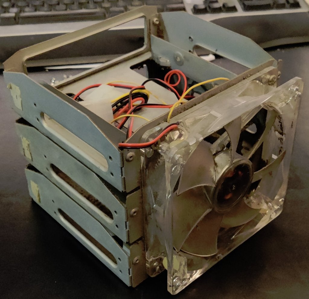 Thermaltake HDD Bracket met TT-1225 120mm fan | 18-10, Ophalen of Verzenden, Zo goed als nieuw
