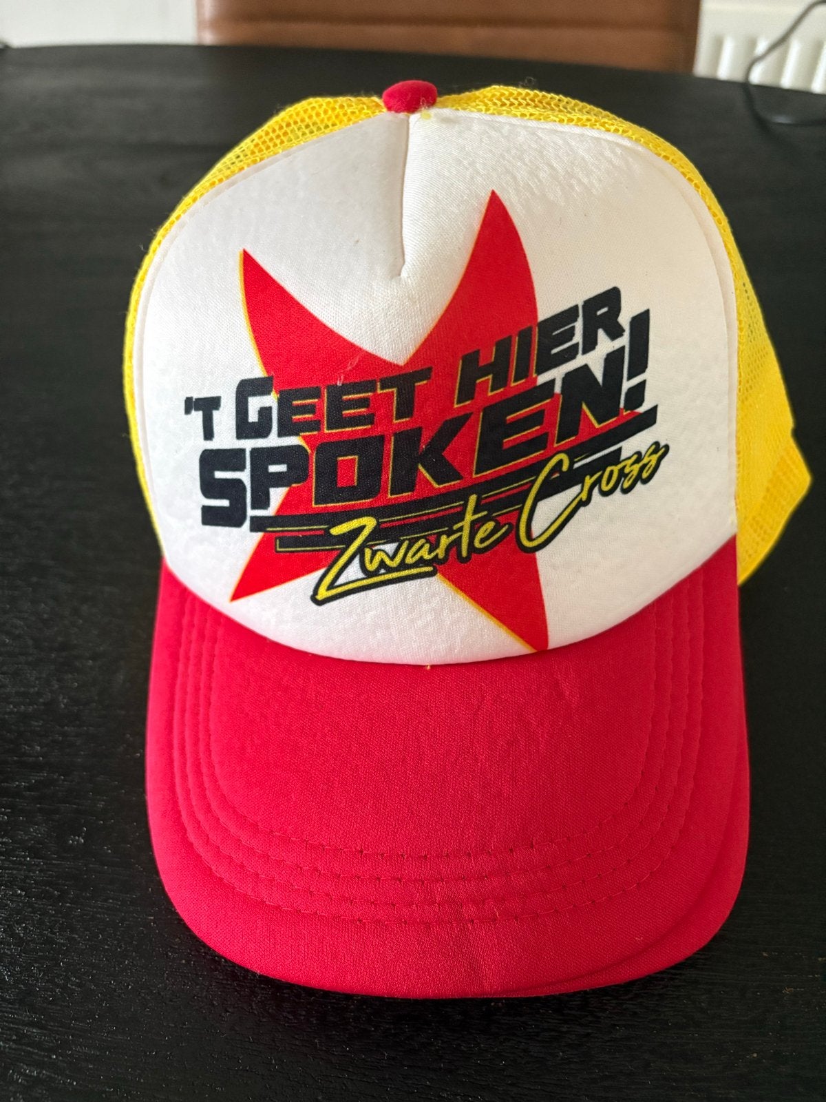 Zwarte Cross 'T Geet Hier Spoken Pet - nieuw, Ophalen of Verzenden, Nieuw, One size fits all, Pet