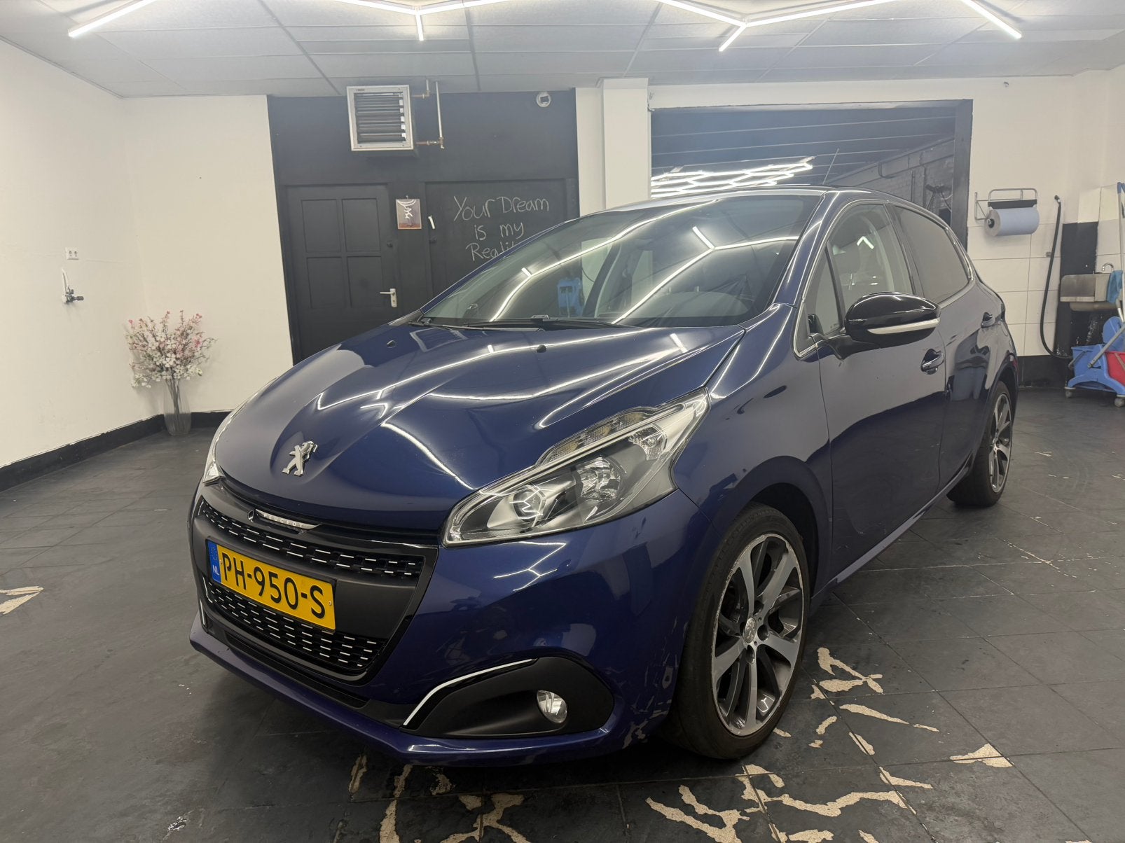 Peugeot 208 1.2 VTI 81KW/110PK 5-D 2017 bezorgen mogelijk!!