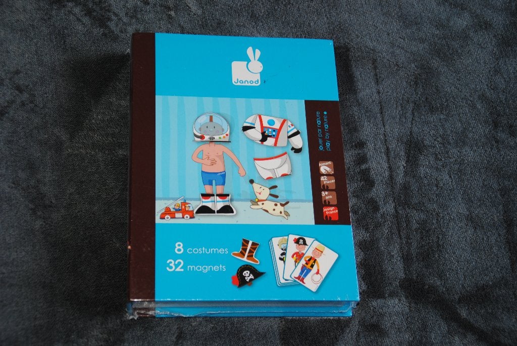 Janod magneetboek kostuums jongens, nieuw!!!, Kinderen en Baby's, Ophalen of Verzenden, Nieuw