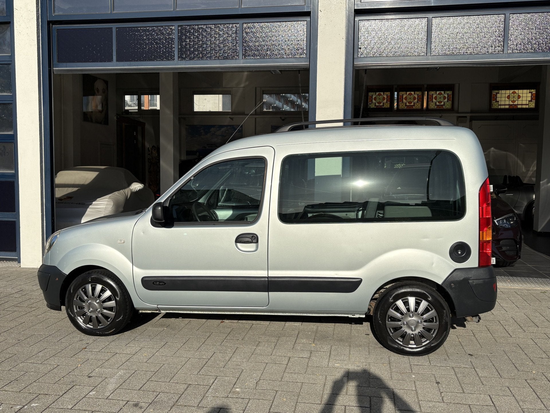 Renault Kangoo 1.2-16V Expression INVALIDE - ROLSTOEL, Voorwielaandrijving, 4 cilinders, Bedrijf, Handgeschakeld