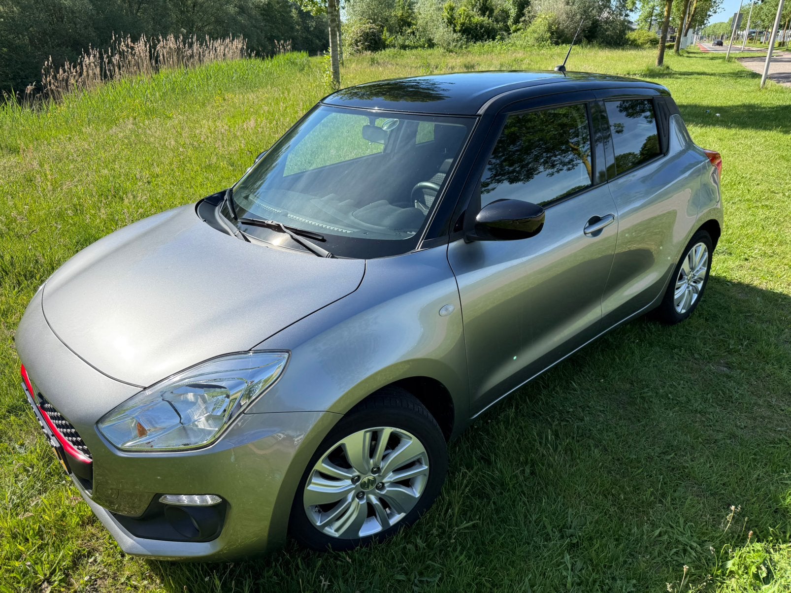 Suzuki Swift 1.2 Dualjet 90pk CVT 2017 Grijs/Zwart., Auto's, Stof, 4 cilinders, 400 kg, Swift
