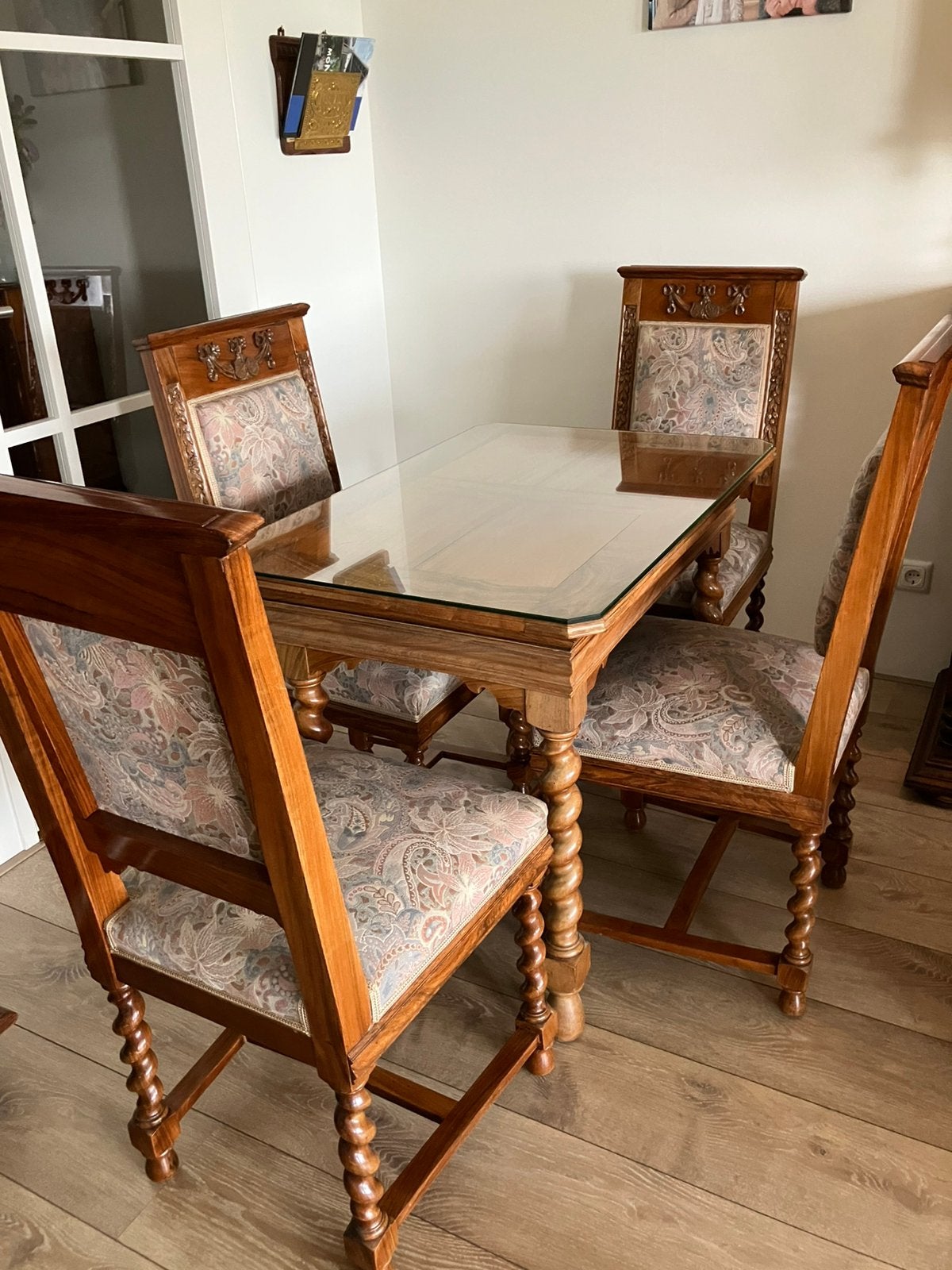 Prachtige antieke eettafel en 4 bijpassende stoelen (1900), Ophalen