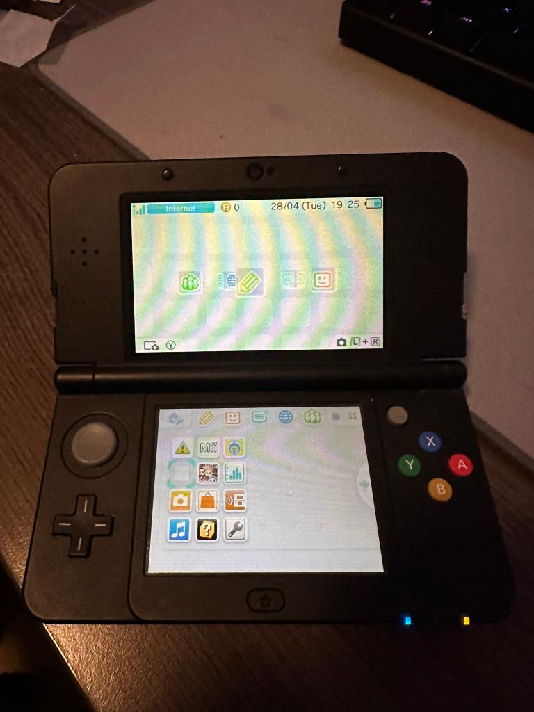 New Nintendo 3ds, Spelcomputers en Games, Spelcomputers | Nintendo 2DS en 3DS, Ophalen of Verzenden, Gebruikt, Zwart, 3DS