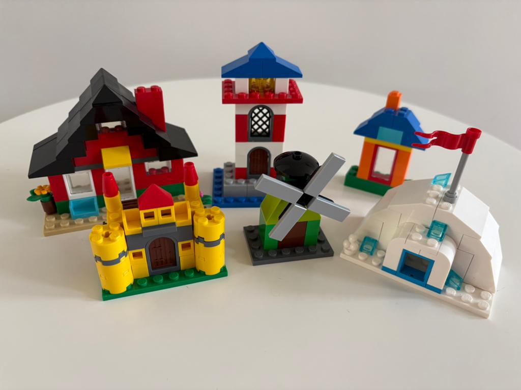 Lego classic Woningen (11008), Ophalen of Verzenden, Zo goed als nieuw