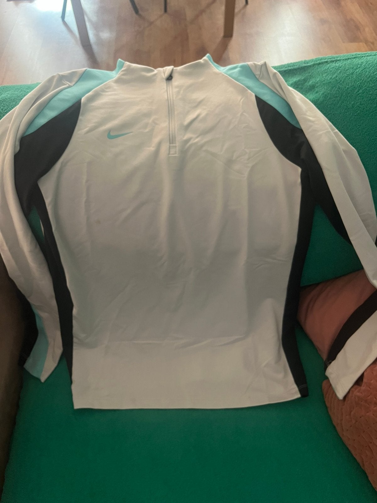 Nike vest maat 158-170, Kinderen en Baby's, Kinderkleding | Maat 158, Ophalen of Verzenden, Zo goed als nieuw, Jongen, Trui of Vest