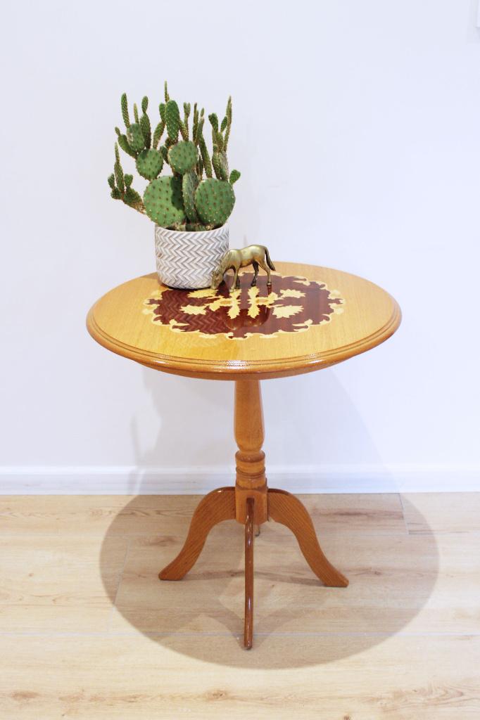 Houten bijzettafel met ingelegd blad.  Ronde plantentafel, Huis en Inrichting, Woonaccessoires | Zuilen en Pilaren, Ophalen, O