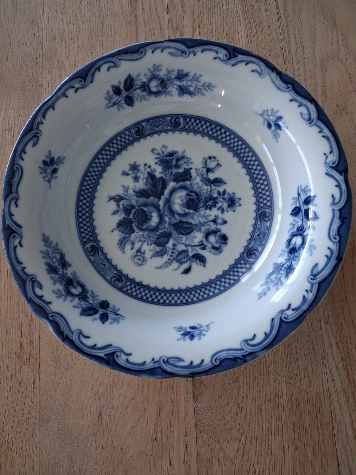 Blue Rose Fine China schaaltje blauw witte rozenmotief 19.5, Antiek en Kunst, Ophalen of Verzenden