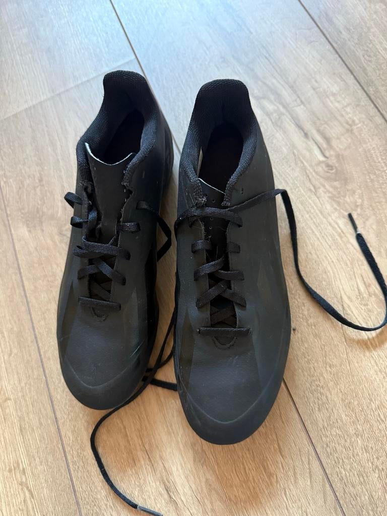 Adidas voetbalschoenen maat 40 2/3, Maat XS of kleiner, Ophalen of Verzenden, Zo goed als nieuw, Schoenen