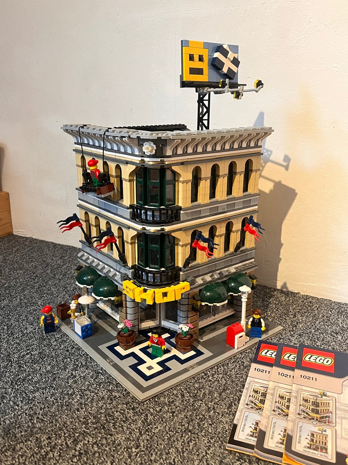 Lego 10211 Grand Emporium, Kinderen en Baby's, Speelgoed | Bouwstenen, Zo goed als nieuw, Ophalen of Verzenden