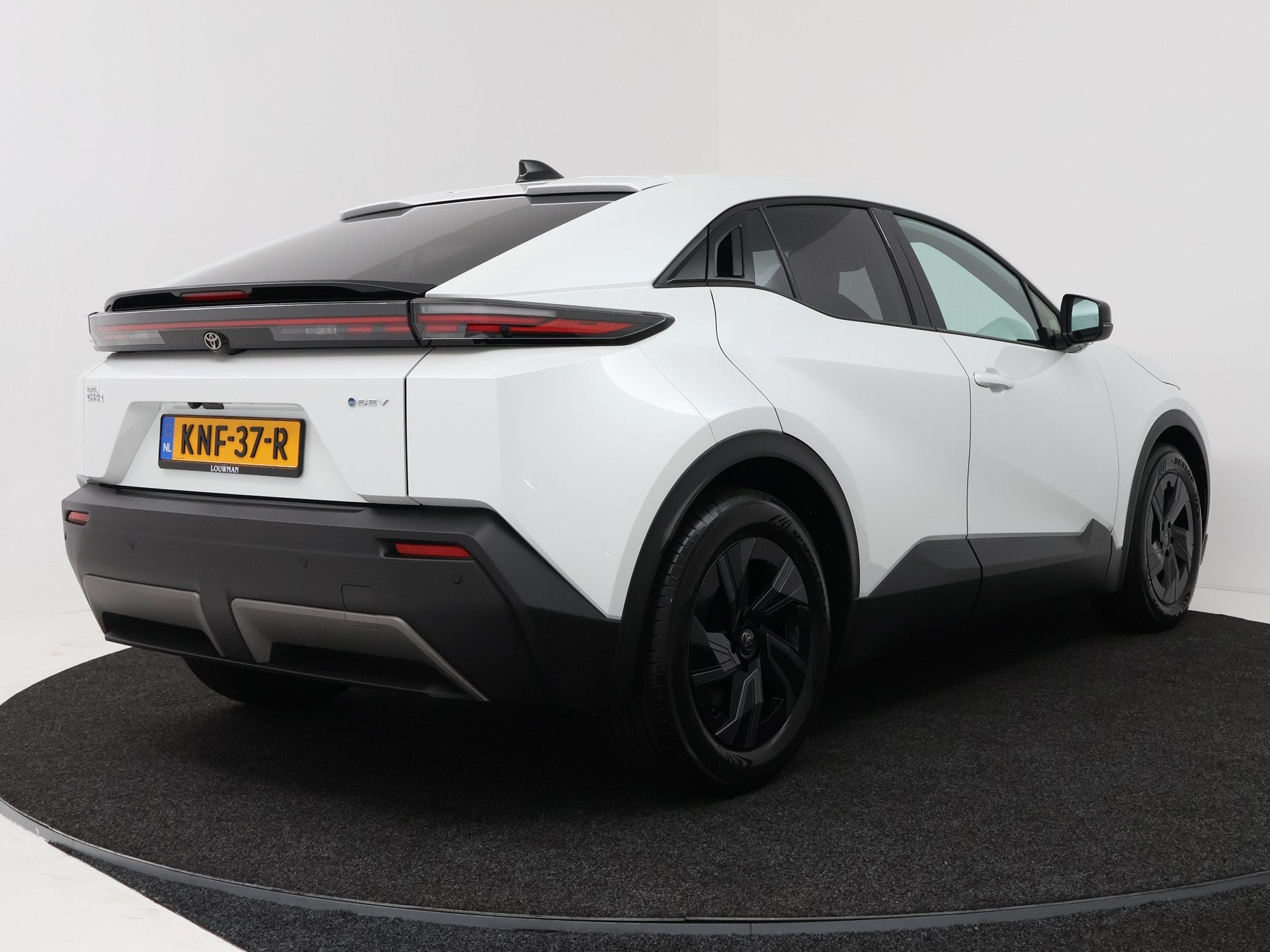 Toyota C-HR+ First Edition 77 kWh *EV Deal* | Navigatie | BL, 12 maanden, Stof, 24 min, Wit