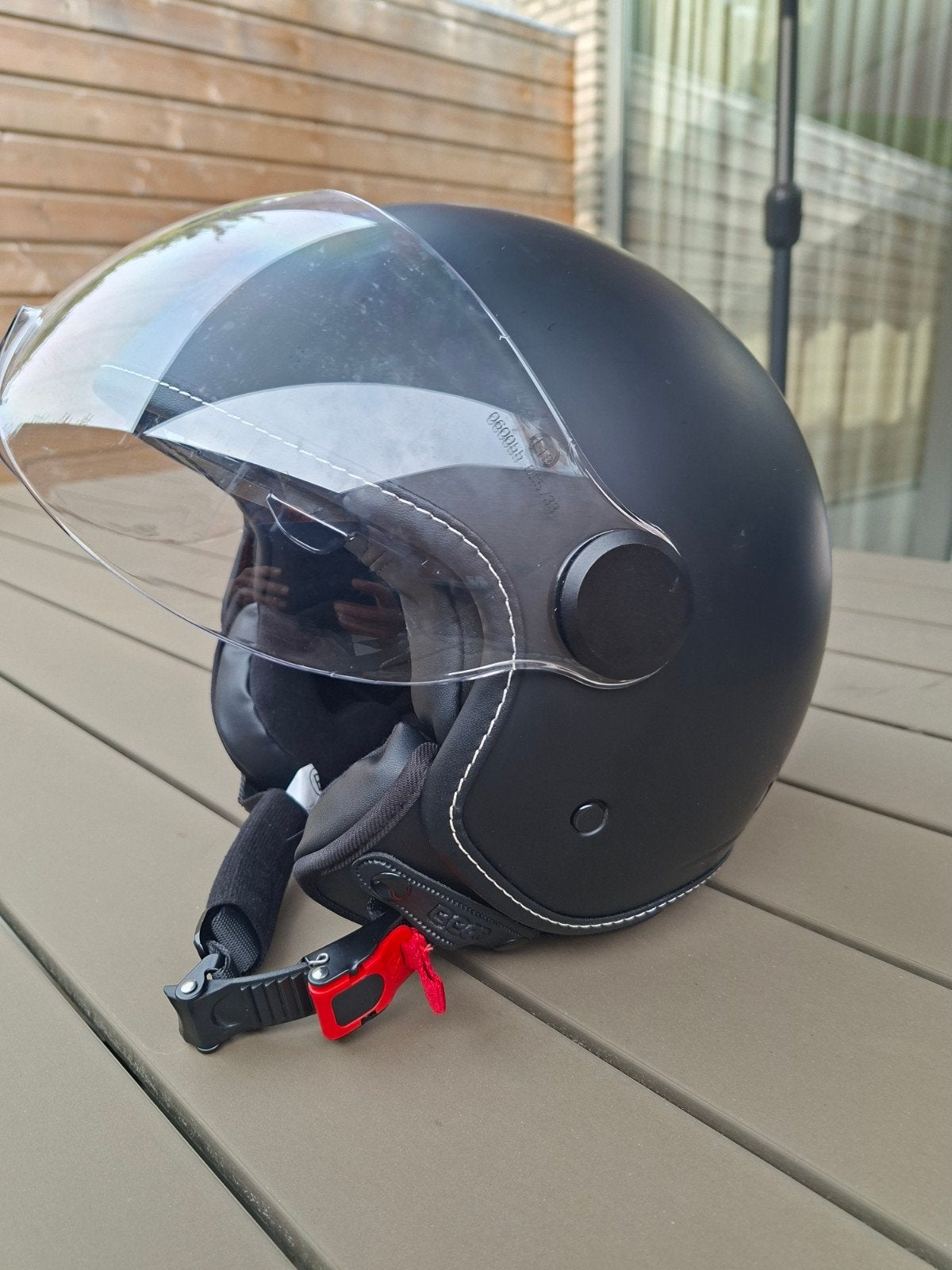 Zwarte scooterhelm, slechts 1x gedragen, Fietsen en Brommers, Ophalen, Zo goed als nieuw, Medium, Onbekend