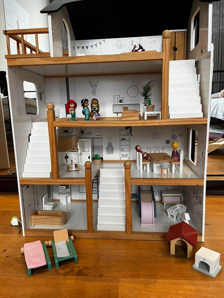 Petit amelie poppenhuis, Ophalen, Zo goed als nieuw
