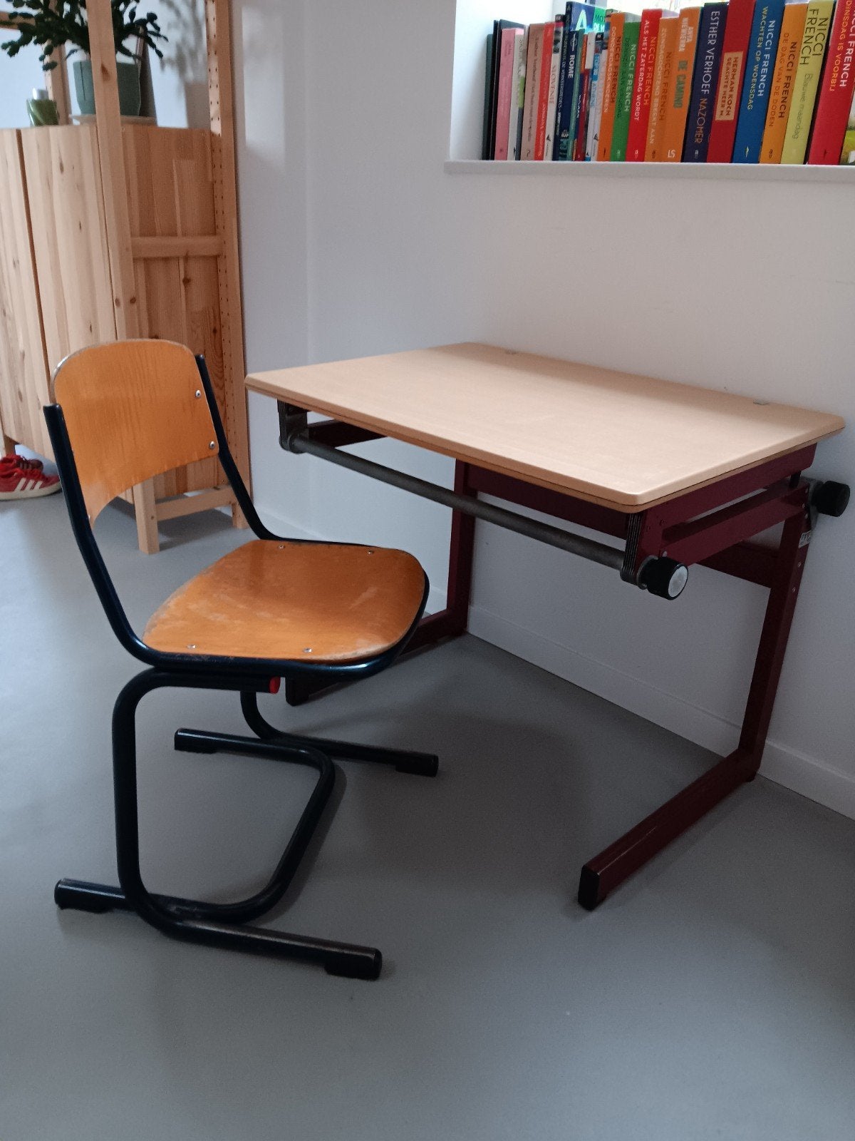 Vintage kinderbureau met stoel - in hoogte verstelbaar, Ophalen, Gebruikt, Hout, Kinderbureau