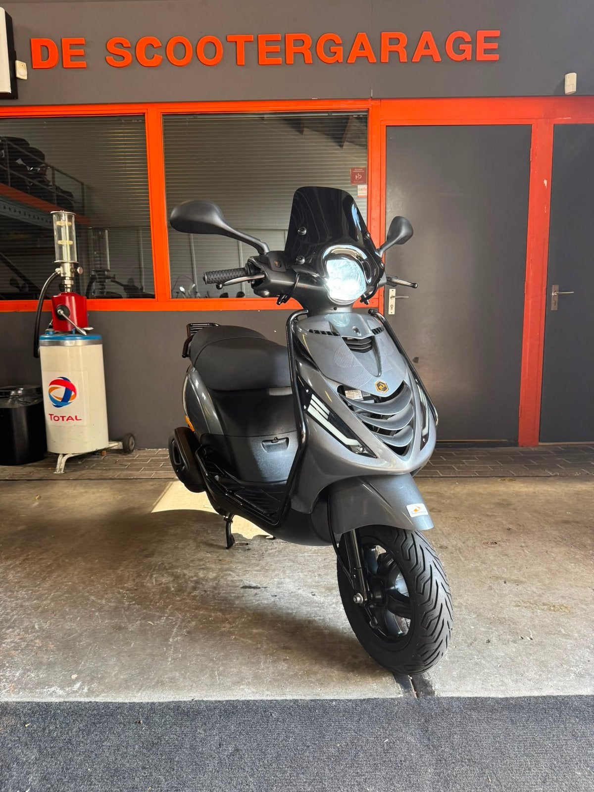 Piaggio Zip Brom 45km e4 SP 2019 FULL Agaat grijs, Fietsen en Brommers, Scooters | Piaggio, Gebruikt, Piaggio, Piaggio, Maximaal 45 km/u