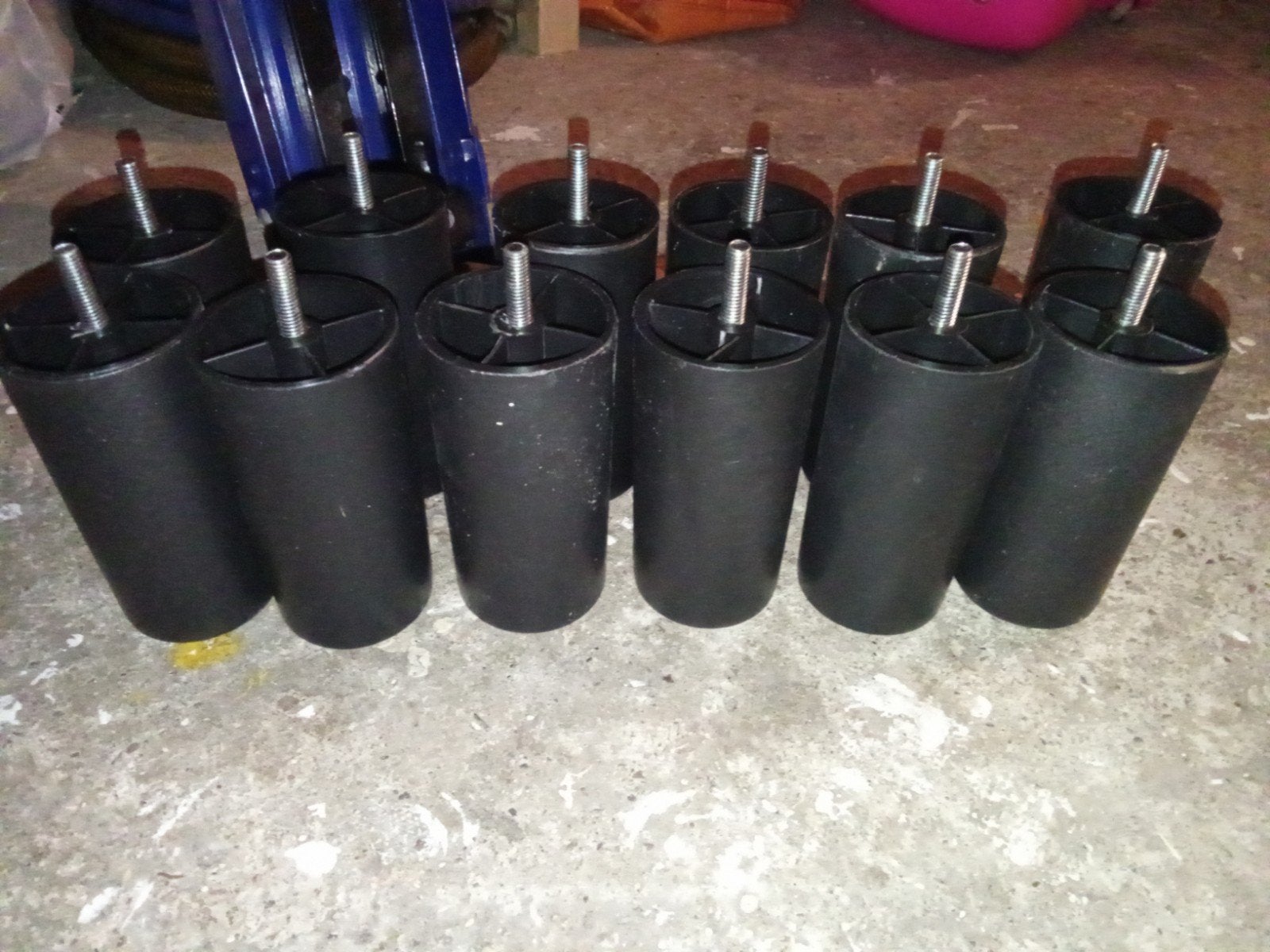 Set van 12 zwarte meubelpoten met schroefbevestiging, Ophalen of Verzenden, Nieuw