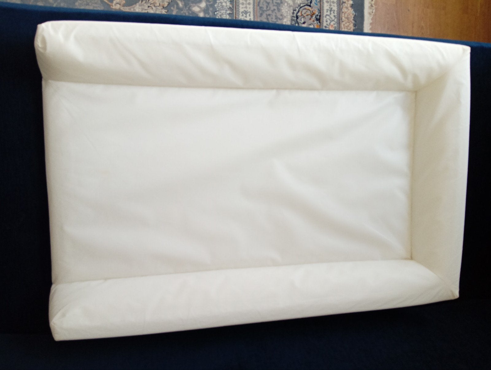 Ikea aankleedkussen met zelfgemaakte hoes, Ophalen, Zo goed als nieuw