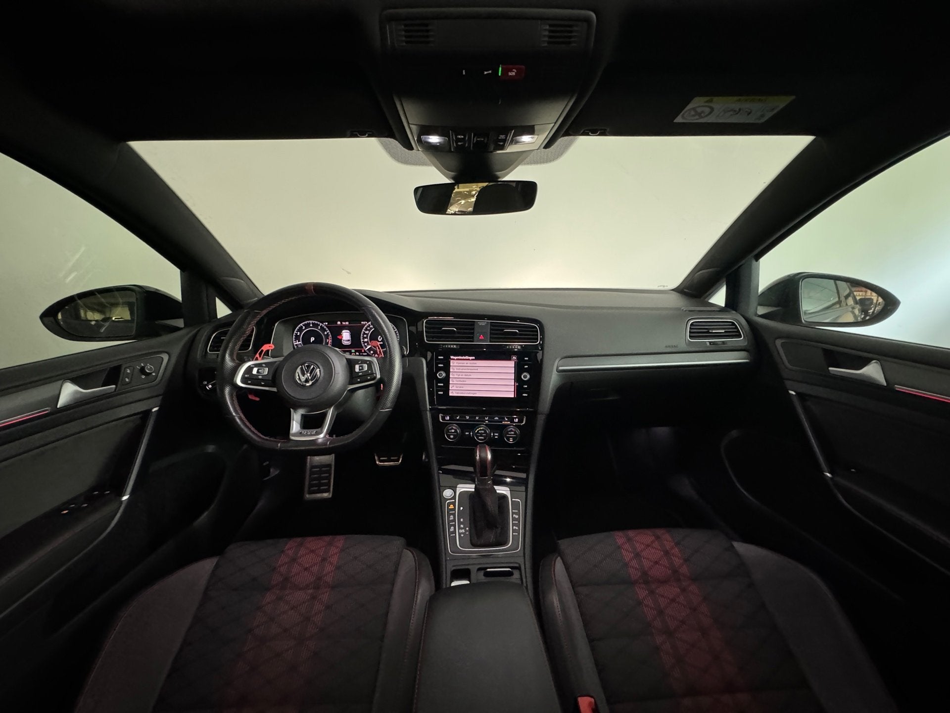 Volkswagen GOLF 2.0 TSI GTI TCR Pano|Keyless|DCC|PPF|Milltek, 1330 kg, 15 km/l, Gebruikt, 4 cilinders