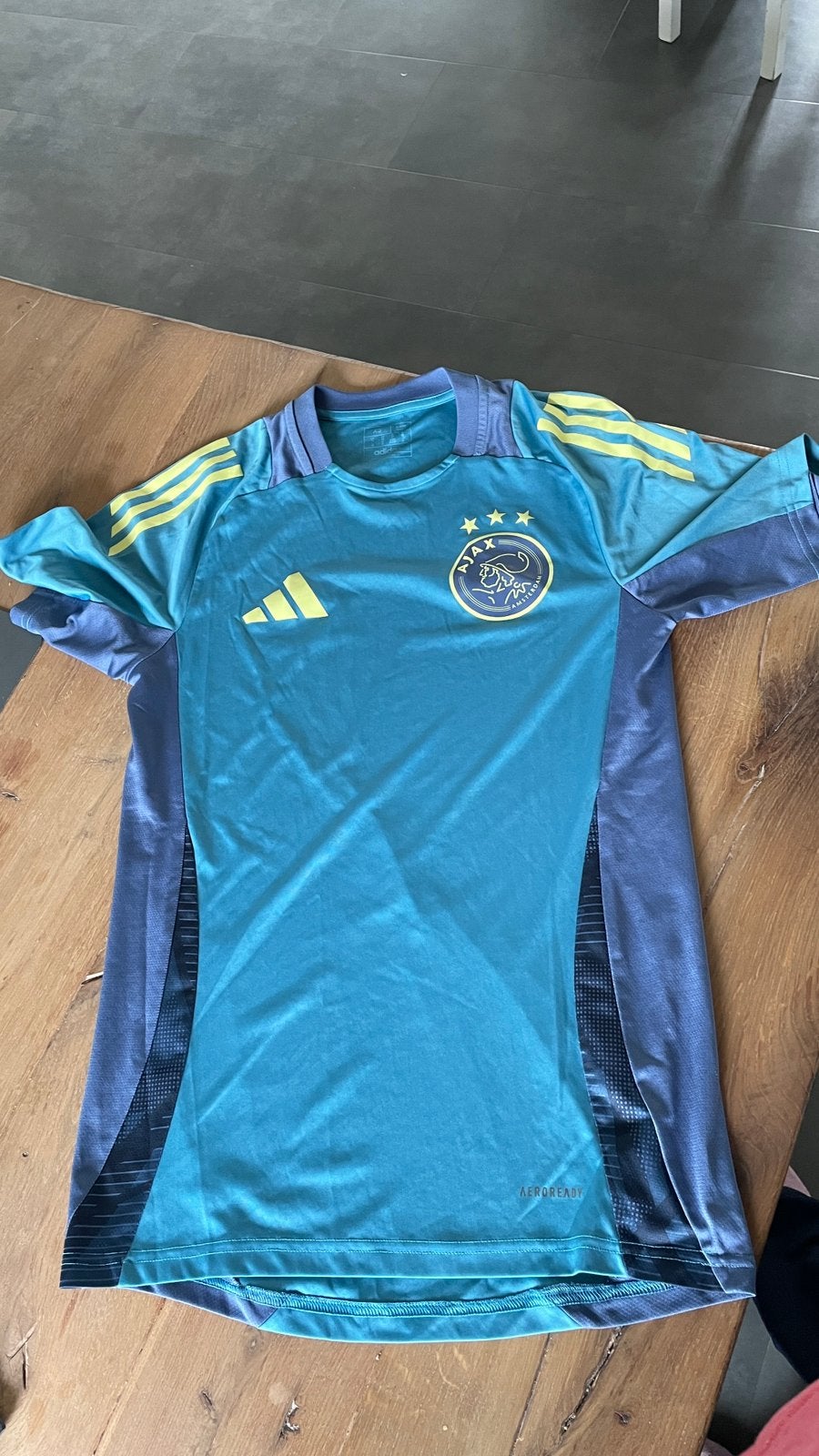 Trainining shirt AJAX ‘ 24-‘25 adidas, Sport en Fitness, Voetbal, Maat XS of kleiner, Ophalen, Zo goed als nieuw, Shirt