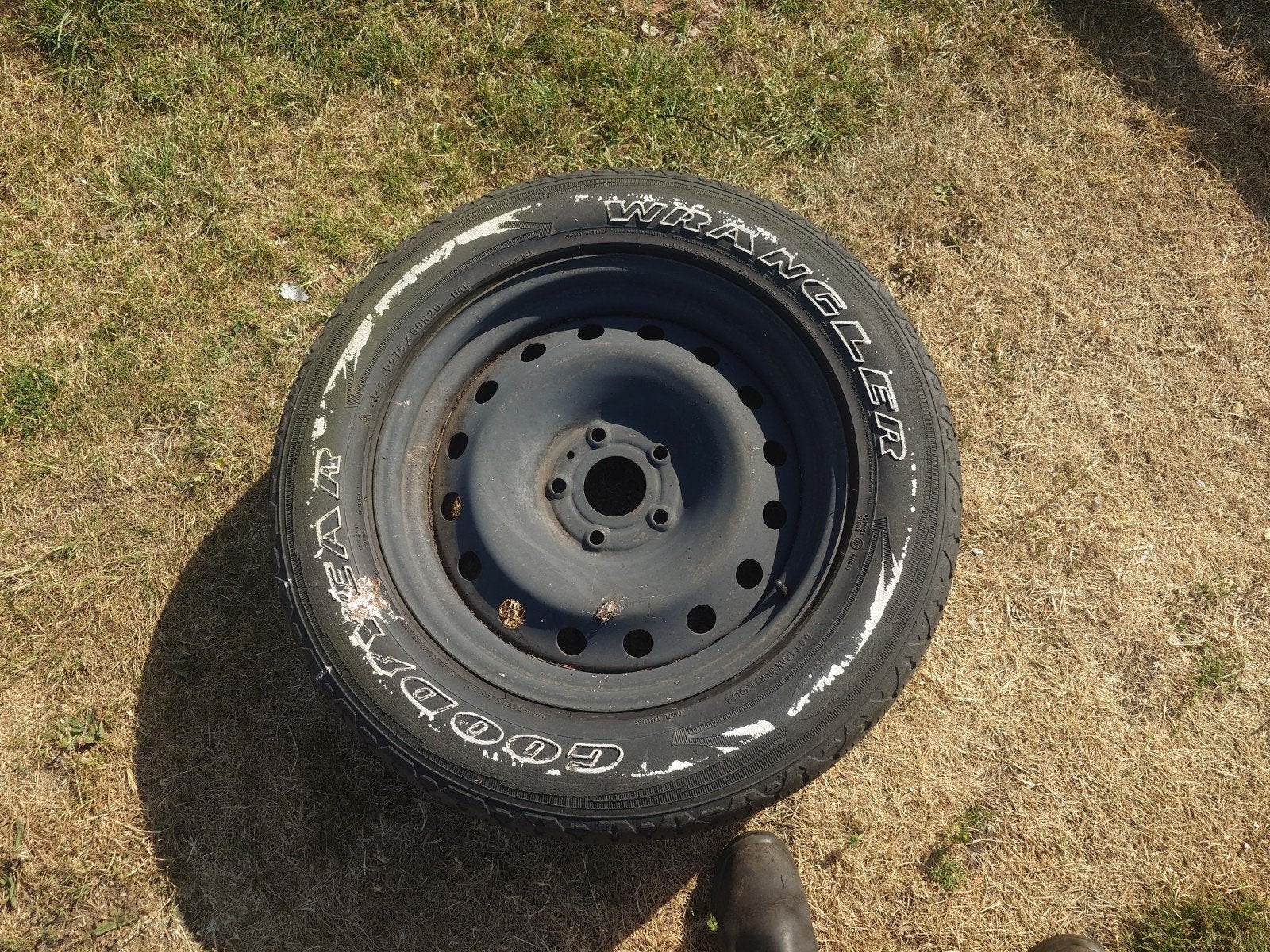 Goodyear Wrangler P275/60R20 band op velg voor dodge ram, Ophalen, Gebruikt